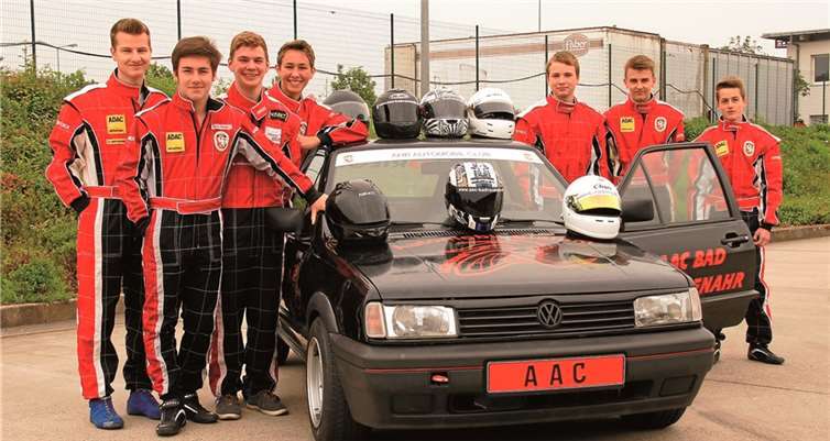 Das AAC-Team, das diese Saison an den Rennen zum ADAC-Slalom-Youngster-Cup um den Walkenbach-Pokal teilnimmt (von links): Bennet Neuefeind, Kevin Krupp, Tim Bethke, Aaron Löhr, Niclas Rönn, Lucas Nett und Silas Hofmann. Auf dem Foto fehlen Elisa Arzdorf und Nadja Boes.privat