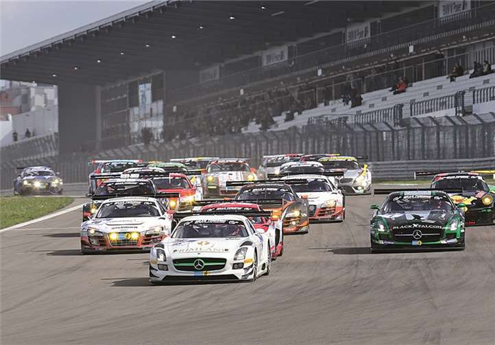 Das ADAC Qualifikationsrennen 24h-Rennen wird in diesem Jahr zum zweiten Mal auf dem Nürburgring ausgetragen. Die Fahrer können sich hier auf den Saisonhöhepunkt vorbereiten. Gruppe C Motorsport Verlag GmbH