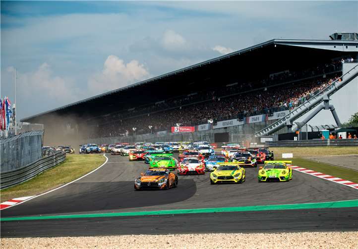 Das ADAC TOTAL 24h-Rennen gehört zu den wichtigsten Veranstaltungen am Nürburgring. Im Dialog mit dem Organisator ADAC Nordrhein und der VLN als Ausrichter der Nürburgring Langstreckenserie (NLS) konnte nun ein neuer Termin verkündet werden. Foto: Christian Hahn / Nürburgring