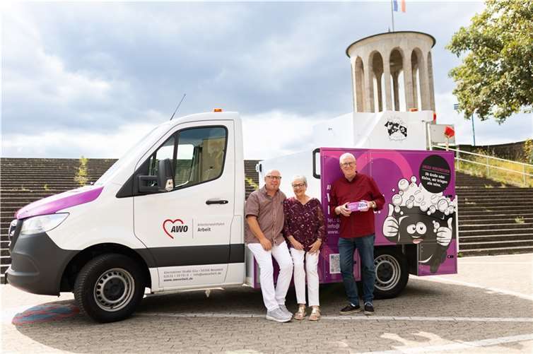 Das AWO Beautymobil hält die Mülltonnen sauber.  Foto: Olga Polovida