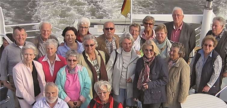 Das Abschlussfoto auf dem Schiff gab Anlass für eine allgemeine Erheiterung, um alle ins rechte Licht zu rücken.privat