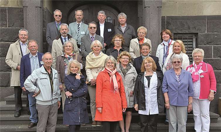 Das Abschlussfoto des Jahrgangs 1960 wurde nachgestellt. privat