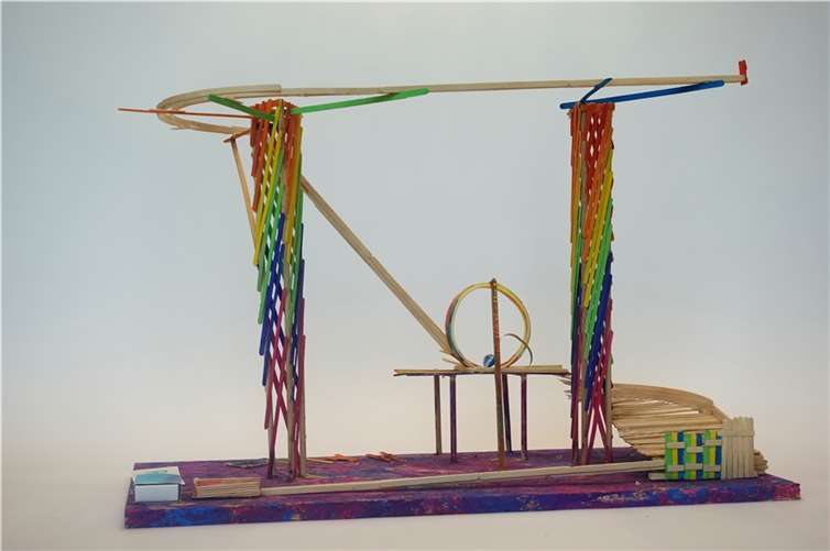 Das Achterbahnmodell „Regenbogenbahn“.
