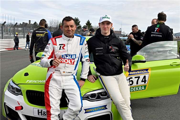 Das Adenauer-Team von Teichmann Racing konnte mit dem DTM-Piloten David Schumacher (r.), dem Sohn von Ralf und Cora Schumacher, einen prominenten Gaststarter in ihren Reihen begrüßen.