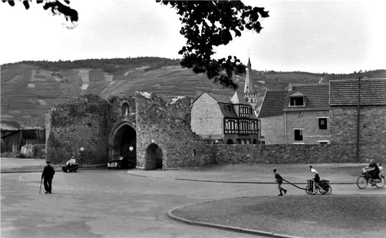 Das Ahrweiler Ahrtor 1953. Vollrath