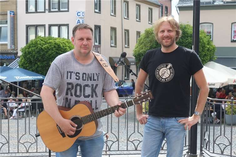 Das Akustik-Duo 2Jestalte Marco Weiler und Jörg Ebertz.  Foto: privat