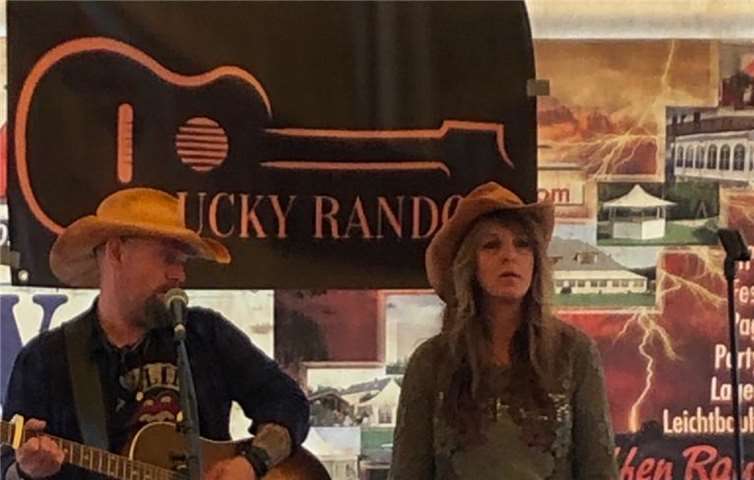 Das Akustik-Duo „Lucky Random“ sorgte in Kail für allerbeste Musikunterhaltung.