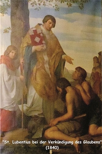 Das Altarbild des rechten Nebenaltares zeigt den heiligen Lubentius in prächtigen Priestergewändern, in der rechten Hand das Evangelium und die linke Hand unterweisend auf zwei Moselfranken gerichtet. Er wird begleitet von einem Messdiener, der ein Prozessionskreuz hält. Die zwei vor Lubentius hockenden Männer haben scheinbar mit einer Axt den Kopf eines Götzenbildes abgeschlagen, auf das Lubentius einen rechten Fuß setzt. Im Hintergrund befindet sich eine Eiche, beobachtende Frauen und am Horizont die Mosel. Dieses Gemälde unterscheidet sich deutlich in der Farbgebung, der Gestaltung und der Gewandung von dem Marienbild. Settegast malte es 1840 während seines Romaufenthaltes von 1838-1843. Dieses Bild weist römische Einflüsse auf. Privat