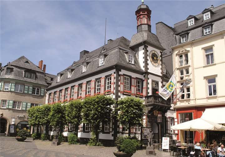 Das Alte Rathaus auf dem Marktplatz. Stadt Mayen