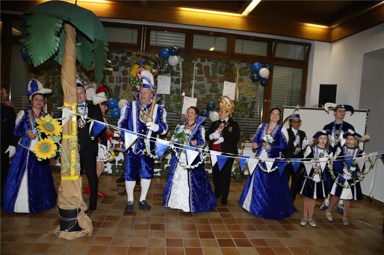 Das Andernacher Prinzenpaar feiert den Sieg.