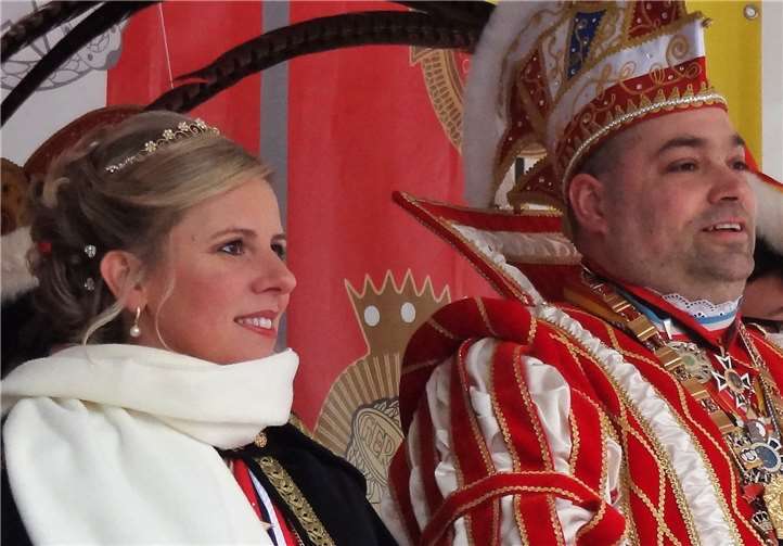 Das Andernacher Prinzenpaar liest für Kinder in der Stadtbücherei. Foto: privat