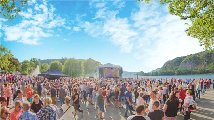 Das Andernacher Sommer Open-Air, präsentiert vom 1. - 2. Juli 2022 an gleich zwei Abenden ein abwechslungsreiches Live-Programm. Foto: Kulturamt der Stadt Andernach