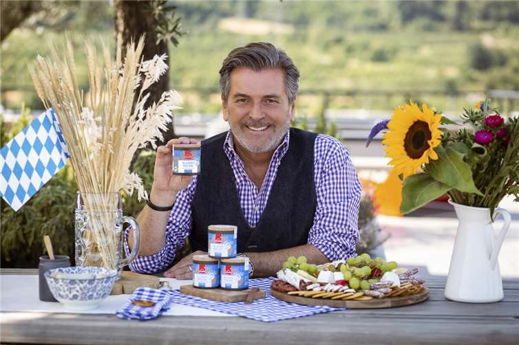 Das Anders Würzen Bella Bavaria Wiesn-Hendl – ein mediterran-bayerisches Bio-Gewürz für festliches Brathähnchen und mehr. Foto: Hartkorn Gewürzmühle GmbH