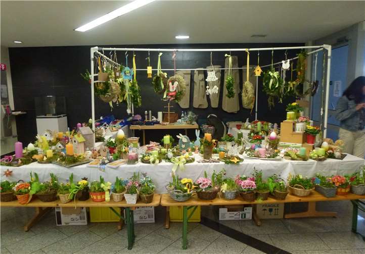 Das Angebot reicht von Kunsthandwerklichem, wunderschönen Osterkränzen und -gestecken bis hin zu allerlei anderen Dekorations- und Geschenkideen. Foto: privat