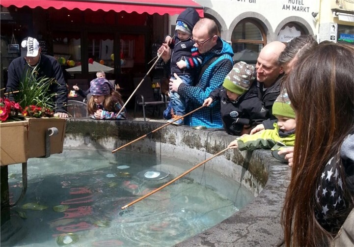 Das Angeln im Martinsbrunnen machte besonders den kleinsten Gästen viel Spaß.