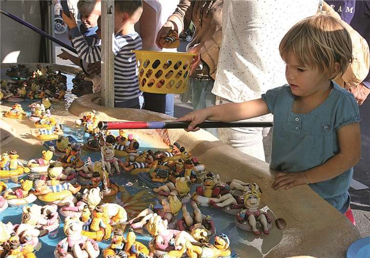 Das Angeln mit dem Magneten will geübt sein.