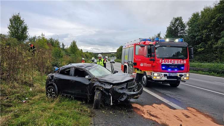 Das Auto hatte sich überschlagen. Foto: Freiwillige Feuerwehr Königswinter