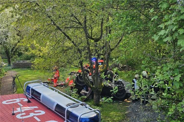 Das Auto hatte sich überschlagen.Foto: Freiwillige Feuerwehr Königswinter