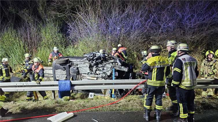 Das Auto lag in der Böschung. Foto: Freiwillige Feuerwehr Königswinter