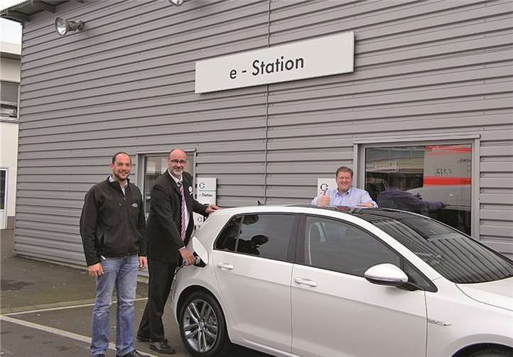 Das Autohaus Löhr Automobile in der Hauptstraße verfügt über eine eigene „E-Station“.privat