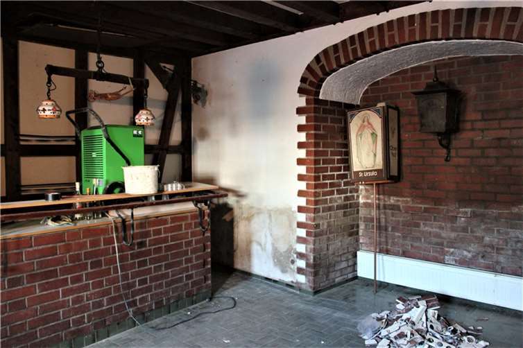 Ahrweiler: Auch der Fronleichnamsaltar wurde zerstört Das Backes der Oberhut ist eine Baustelle. Die Renovierungsarbeiten sollen noch bis zum Sommer andauern.