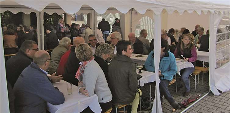 Das Backesfest lockte wieder zahlreiche Besucher nach Macken.  privat