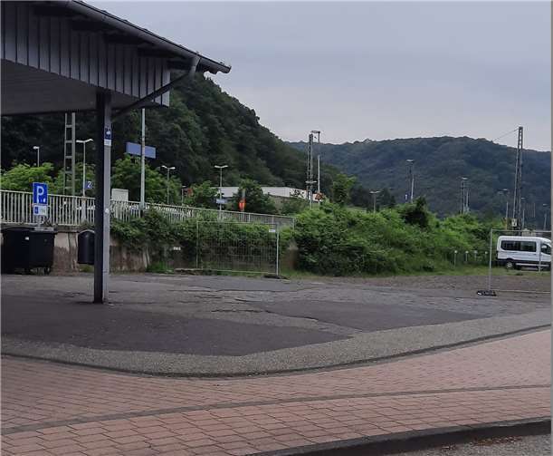 Das Bahnhofsumfeld soll nach der Bahnsteigerhöhung und der Arbeiten am Bahnhof geplant werden.Foto: HE