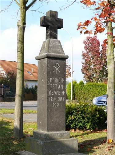 Das Basaltkreuz in Dedenbach spielt eine Rolle im religiösen Leben. Foto: Manfred Rutkowski
