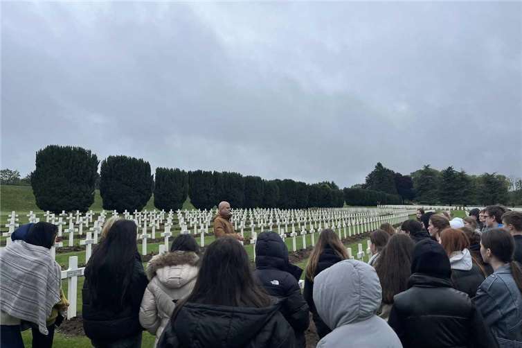 Das Begehen dieses Schauplatzes führte eindrücklich vor Augen, wie viele Menschen bei der Schlacht um Verdun starben, vor allem, da die schier endlose Anzahl an Kreuzen nur einen Bruchteil der Toten darstellt. Foto: Natascha Kugel