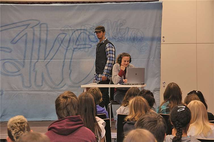Das Berliner Ensemble Radix führte im JuBüZ für Koblenzer Schulen sein gegen Mobbing gerichtetes Theaterstück „Fake“ auf.  Privat