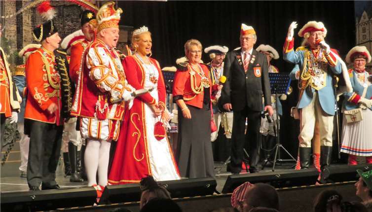 Das Berliner Prinzenpaar Klaus I. und Jessica I. sowie ihr Gefolge erfreuten die Andernacher Karnevalsfreunde mit ihrem Besuch. Fotos: MKA