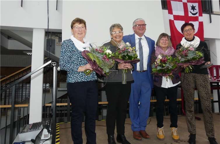 Das Betreuungsteam für Seniorinnen und Senioren wurde beim Neujahrsempfang mit der städtischen Verdienstmedaille geehrt.