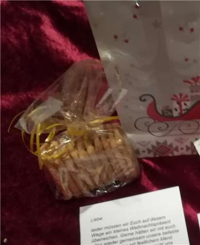 Das Betreuungsteam hat für jeden ein Weihnachtsgeschenk liebevoll verpackt, gebastelt und gebacken. Foto: privat