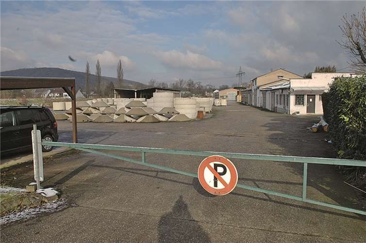 Das Betriebsgelände der einstigen Firma Beton-Rick vom Dreifaltigkeitsweg aus gesehen.  BL
