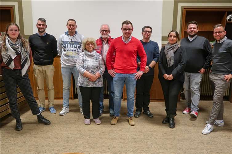 Das Bild wurde unter Beachtung der 2G-Regelung aufgenommen und zeigt v.l.n.r. Antonia Ruppert, Benjamin Lorscheid, Uwe Pauly, Waltraud Schumacher, Dietmar Schumacher, Dominik Pretz, Johannes Thon, Alexandra Splettstößer, Christoph Mohr und Kai Dommershausen.Foto: privat