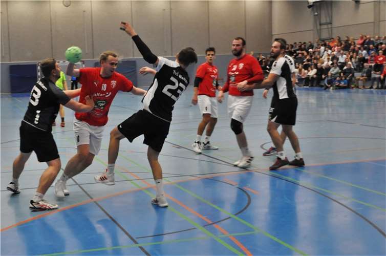 Das Bild zeigt Felix Kersten von der TSB I beim Torwurf.Foto: privat