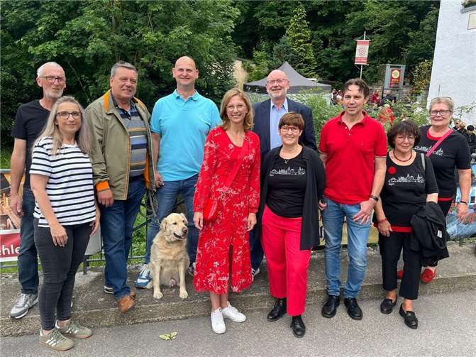 Das Bild zeigt die SPD-Abordnung (v.l.n.r.) Klaus und Alexandra Splettstößer, Frank Dommershausen, Thomas Rasch, Sabine Bätzing-Lichtenthäler, Rolf Trennheuser, Claudia Seidel, Sven Peters, Karin Pohlmann und Silvia Meder-Joost. Foto: privat