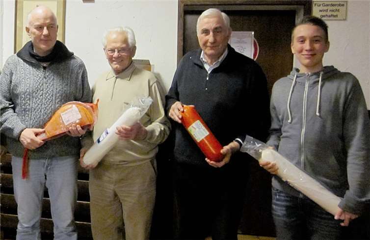 Das Bild zeigt die Sieger Udo Link, Otto Endres, Rainer Kohns sowie Junior Sieger Jannik Klee. privat