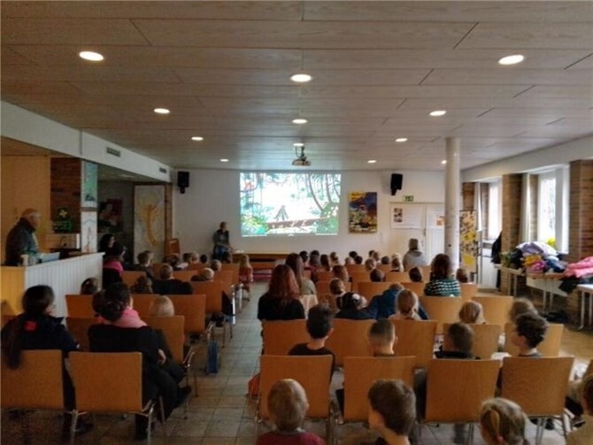 Das Bilderbuchkino begeisterte die Kinder.  Foto: privat