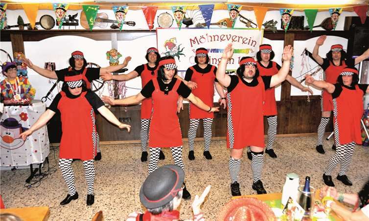 Das Birresdorfer Männerballett brachte die holde Weiblichkeit im Saal zum Toben. AB