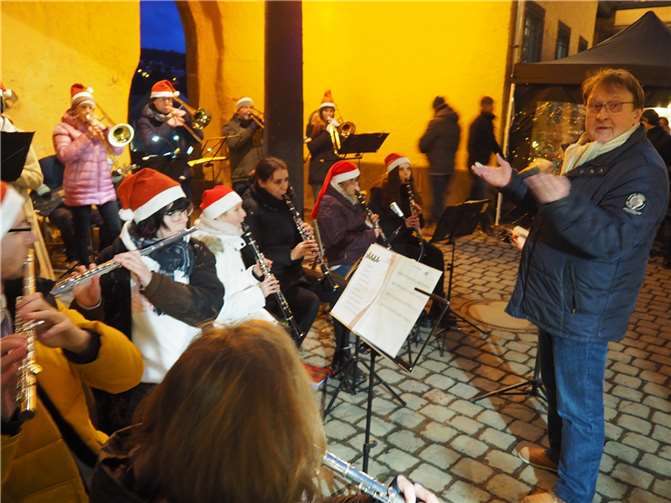 Das Bläserensembles der Albert Schweitzer Realschule Mayen mit Dirigent Kurt Beul.