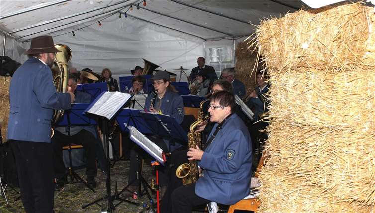 Das Blasorchester Brohltal sorgte für Stimmungbeim diesjährigen Weinfest in Oberzissen. Foto: WK