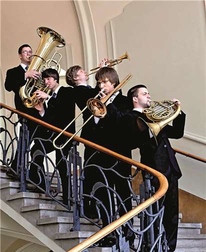 Das Blechbläserquintett LJO - Brass tritt in Spay auf. privat