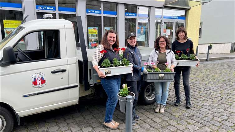 Das Blumenteam: v.l.n.r. Klaudia Lossen, Carmen Koch, Ulrike Joos, Michaela Gasber. Nicht auf dem Bild Barbara Böhland und Martin Lossen.  Foto: Sven Koch
