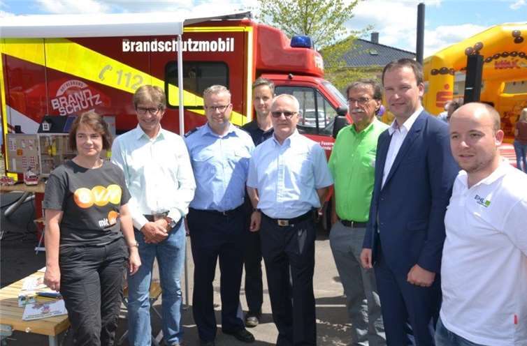 Das Brandschutzmobil wurde an die Freiwillige Feuerwehr Pellenz übergeben.Privat