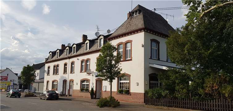 Das Brauhaus auf der gegenüberliegenden Straßenseite wird gastronomisch genutzt.Es wird zukünftig das einzige Gebäude sein, das an die ehemalige Schultheis-Brauerei erinnert.