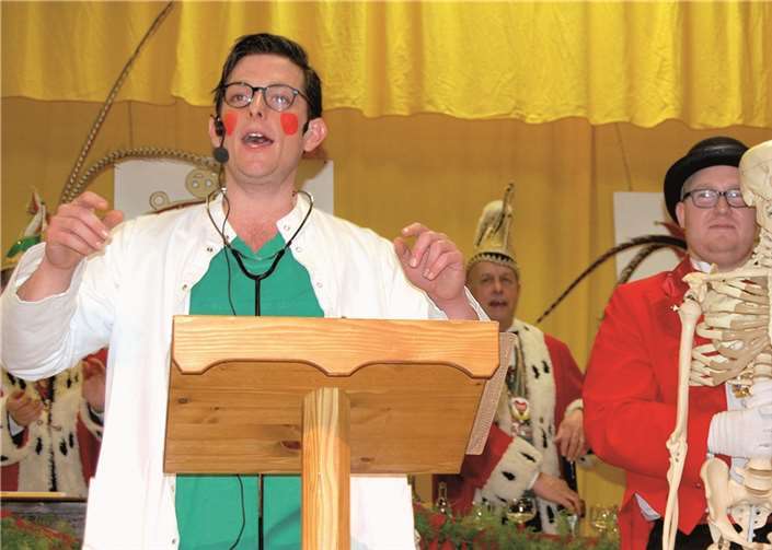 Der Elferrat tanzte Schuhplattler Das Brohler Prinzenpaar Arno I. und Nina I. beim festlichen Einzug. FA