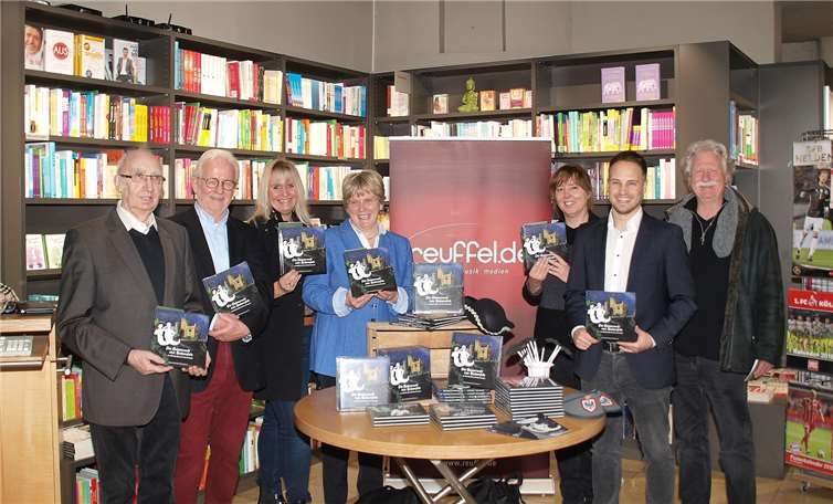 Das Buch aus der Feder von Stephanie Geifes (3.v.l.) mit dem Titel „Die Geisterwelt von Stolzenfels“ zu entwickeln und nun auf den Markt zu bringen hat allen Beteiligten viel Spaß bereitet.Udo Stanzlawski