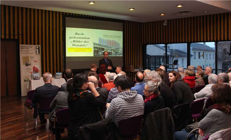 Die Stadt feiert „Goldene Hochzeit“ Das Buch steht ab sofort in der Touristinformation und in der Buchhandlung Mentges zum Verkauf.