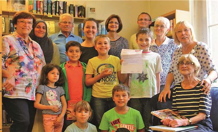 Das Büchereiteam und die Kinder freuten sich über einen Scheck der Kreissparkasse Ahrweiler in Höhe von 250 Euro, überreicht durch Frau Klein.Therese Hoffmann